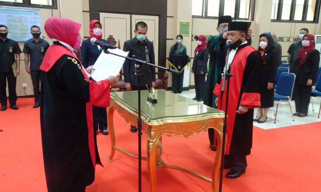 PENGAMBILAN SUMPAH JABATAN DAN PELANTIKAN LUCAS PRAKOSO, S.H., M.Hum SEBAGAI HAKIM TINGGI PENGADILAN TINGGI BANGKA BELITUNG