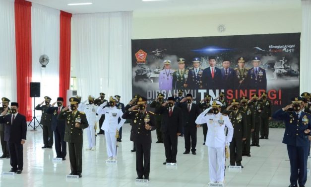 KETUA PENGADILAN TINGGI BANGKA BELITUNG IKUT UPACARA PERINGATAN HUT TNI KE-75 TAHUN 2020 DI ISTANA NEGARA RI SECARA VIRTUAL