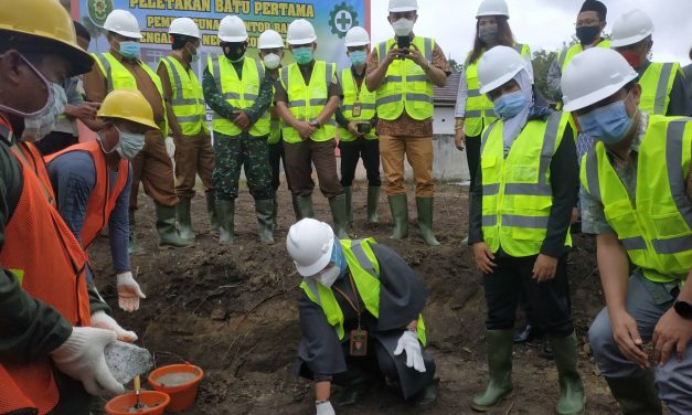 PELETAKAN BATU PERTAMA PEMBANGUNAN KANTOR BARU PENGADILAN NEGERI KOBA KELAS II OLEH KETUA PENGADILAN TINGGI BANGKA BELITUNG