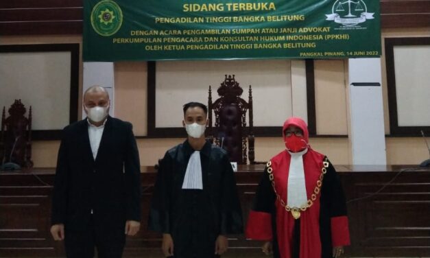 PENGAMBILAN SUMPAH CALON PENGACARA/ADVOKAT DARI LEMBAGA PPKHI