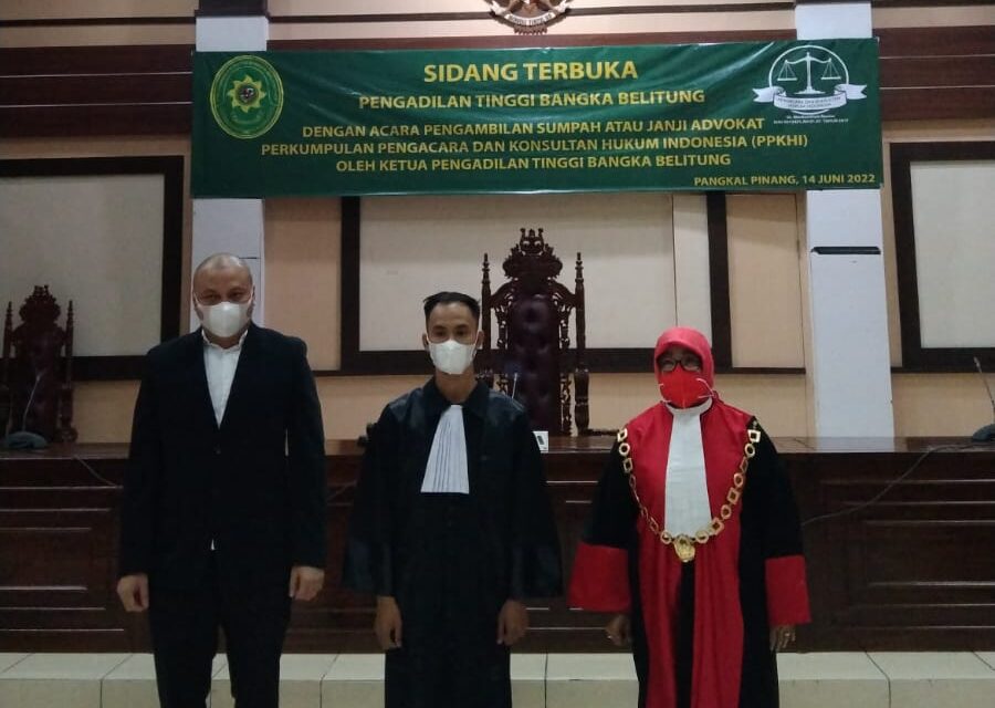 PENGAMBILAN SUMPAH CALON PENGACARA/ADVOKAT DARI LEMBAGA PPKHI