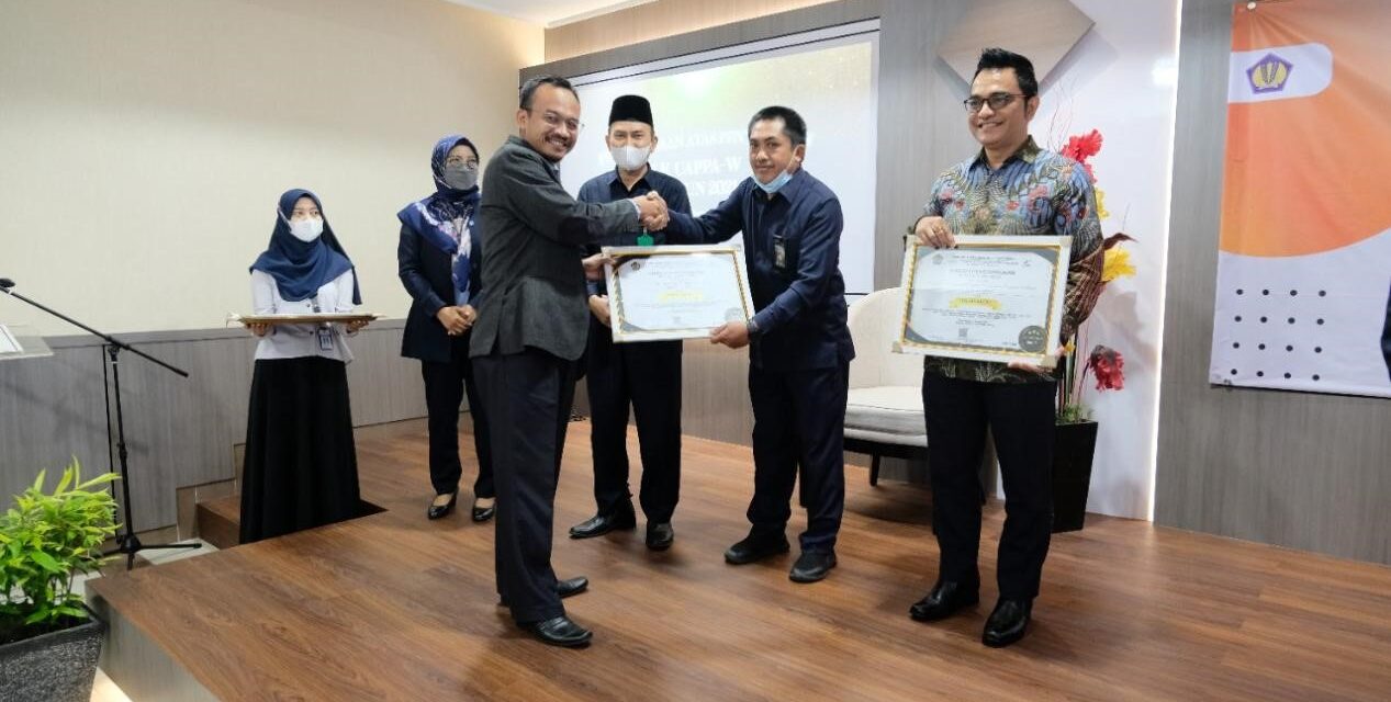 Kanwil Ditjen Perbendaharaan (DJPb) Provinsi Bangka Belitung Memberikan Penghargaan Penyusun Laporan Keuangan UAPPA-W T.A 2021 terbaik