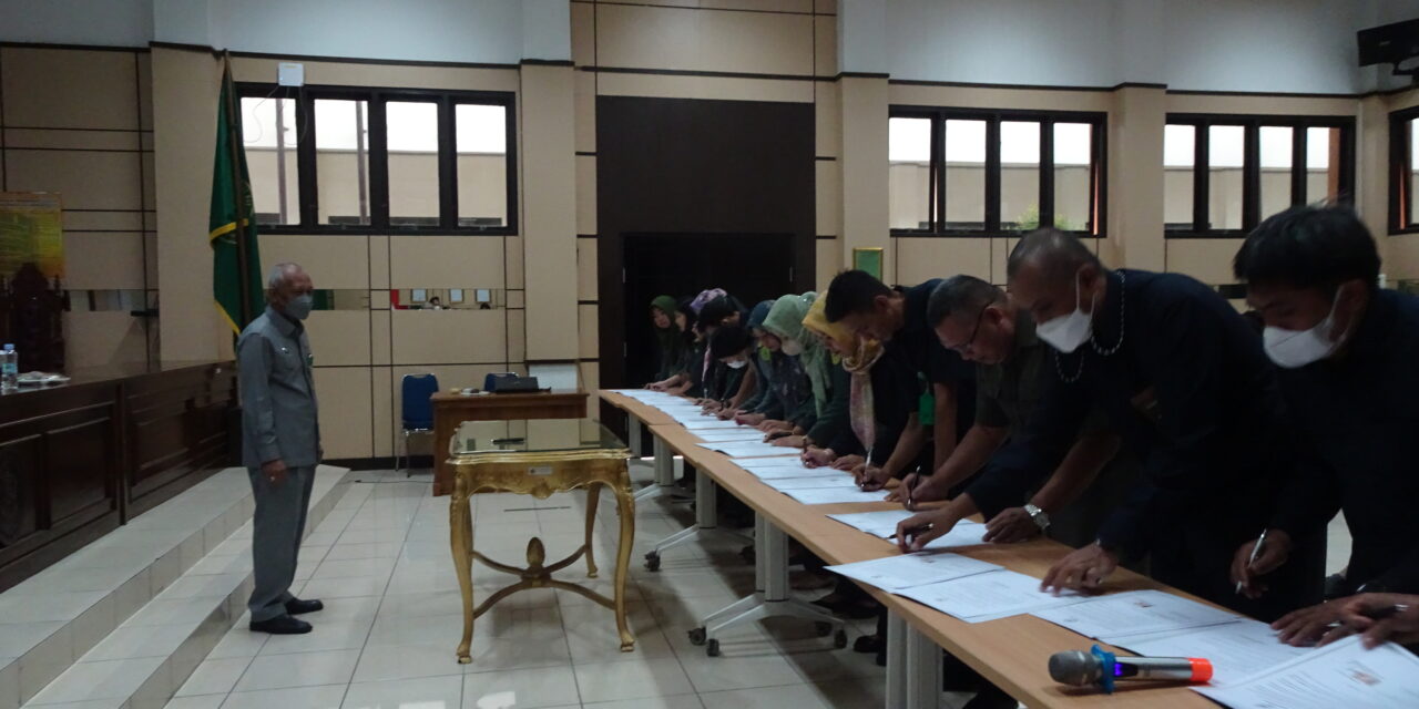 KPT dan seluruh Aparatur Pengadilan melakukan PENANDATANGAN PAKTA INTEGRITAS, Perjanjian Kinerja dan Komitmen Bersama