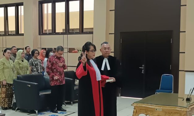 H.Suwidya, S.H., L.L.M, Ketua Pengadilan Tinggi Bangka Belitung Resmi Melantik 1 (satu) orang Hakim Tinggi