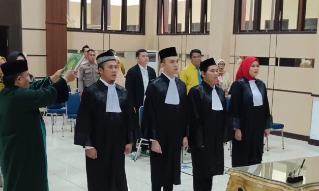 4 (empat) Calon Advokat Resmi Diambil Sumpah: Langkah Maju Penegakan Hukum