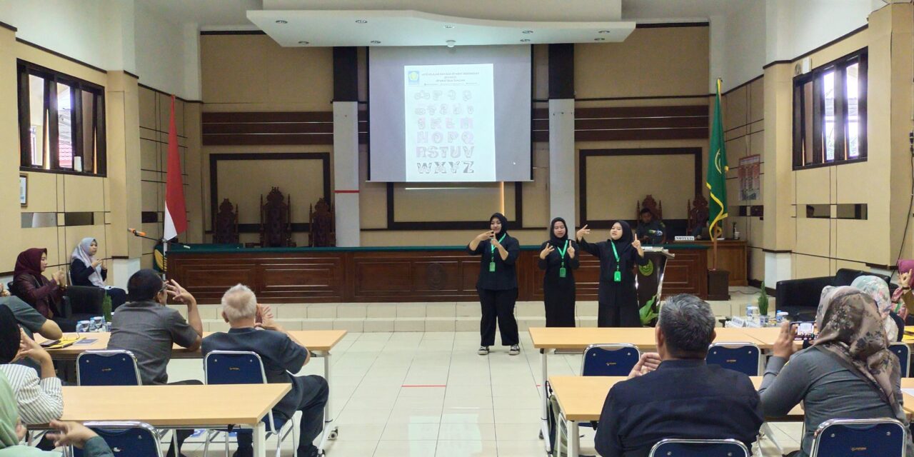 MENINGKATKAN PELAYANAN MELALUI PEMBEKALAN KOMUNIKASI BAGI PENYANDANG DISABILITAS BAGI PETUGAS PTSP DAN SELURUH APARATUR