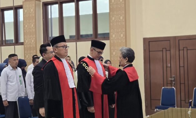 KETUA PENGADILAN NEGERI PANGKALPINANG RESMI DILANTIK DALAM SIDANG LUAR BIASA DAN SERAH TERIMA JABATAN