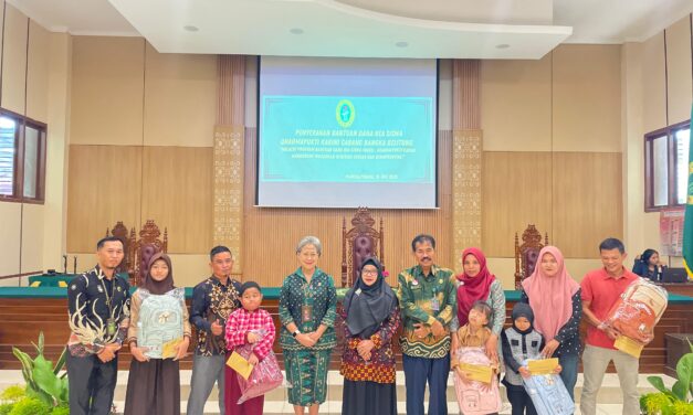 Pemberian Beasiswa BDBS oleh Dharmayukti Karini Provinsi Kepulauan Bangka Belitung: Wujud Kepedulian terhadap Pendidikan Putra-Putri Warga Peradilan