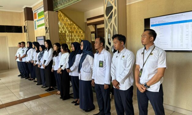 Senin, 3 November 2025 - Kegiatan Rutin Pengarahan Petugas PTSP PT Bangka Belitung