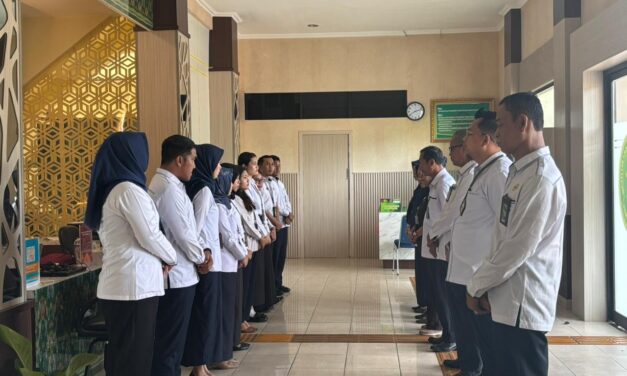 Senin, 24 November 2025 - Kegiatan Rutin Pengarahan Petugas PTSP PT Bangka Belitung