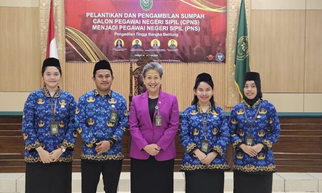 Tonggak Baru Pengabdian: Ketua Pengadilan Tinggi Bangka Belitung Resmi Melantik Empat PNS dalam Upacara Pengambilan Sumpah Jabatan